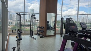 A gym with exercise equipment, large windows, and a city view. - Brilliant 3-bedroom apartment with AC in vibrant Panamá (Panamá)