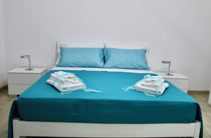 3 bedrooms, WiFi, bed sheets - Apartment 5 minutes from the sea with terrace and private parking space (Falerna Marina)