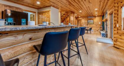 NEW*Golf-Hot Tub-Game Room-Pool-WI Dells