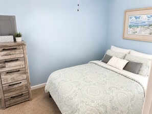 3 bedrooms, iron/ironing board, WiFi, bed sheets -  3-bedroom Myrtle beach house just a short walk to beach.  Includes golf cart. (Myrtle Beach)