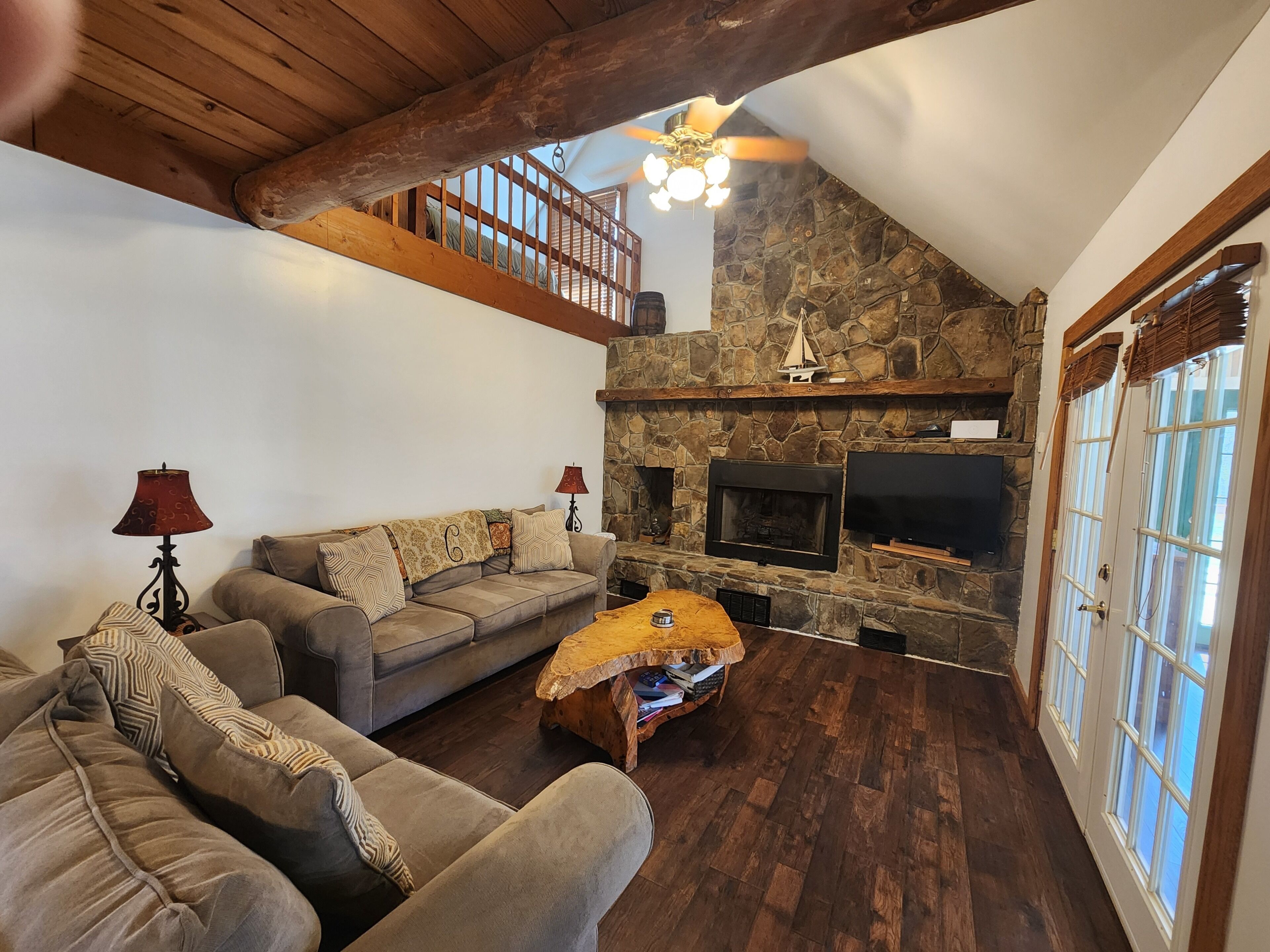 TV, fireplace
