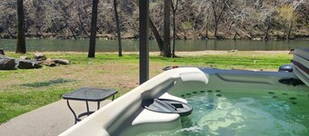 Large Riverfront Cabin! Hot Tub,  Sun room/Game Room Close to LurayCaverns