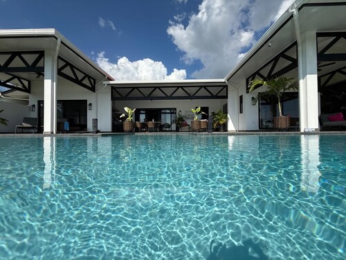 Pacific Paradise Villa, where Mountains met Ocean, Morrillo