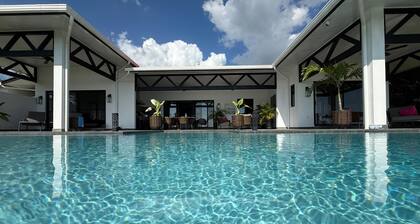 Pacific Paradise Villa, where Mountains met Ocean, Morrillo