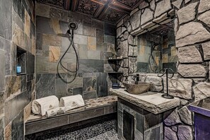 Shower, towels - Smoky Crown Retreat A Private kingdom for two (Sevierville)