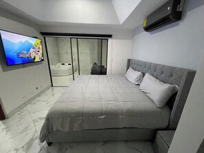 2 habitaciones, escritorio, tabla de planchar con plancha y wifi gratis 