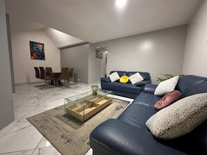Living area - Small Lux House/2BR HOTTUB (Alajuela)