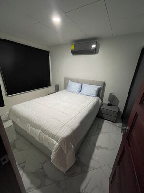 2 habitaciones, escritorio, tabla de planchar con plancha y wifi gratis 