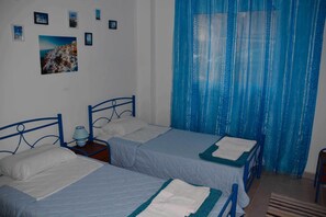 Iron/ironing board, WiFi, bed sheets - Cosy apart Pinotsi - twin beds for couple (Athina)