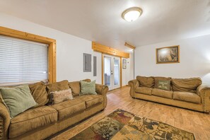Interior - Summerwind Lodge (Island Park)