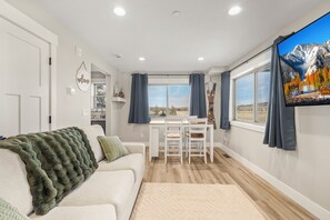 Front of property - Victor Headwall (Victor)