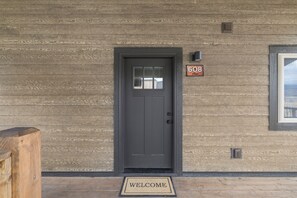 Interior - Victor Traverse (Victor)