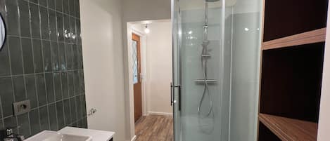Apartment | Bathroom