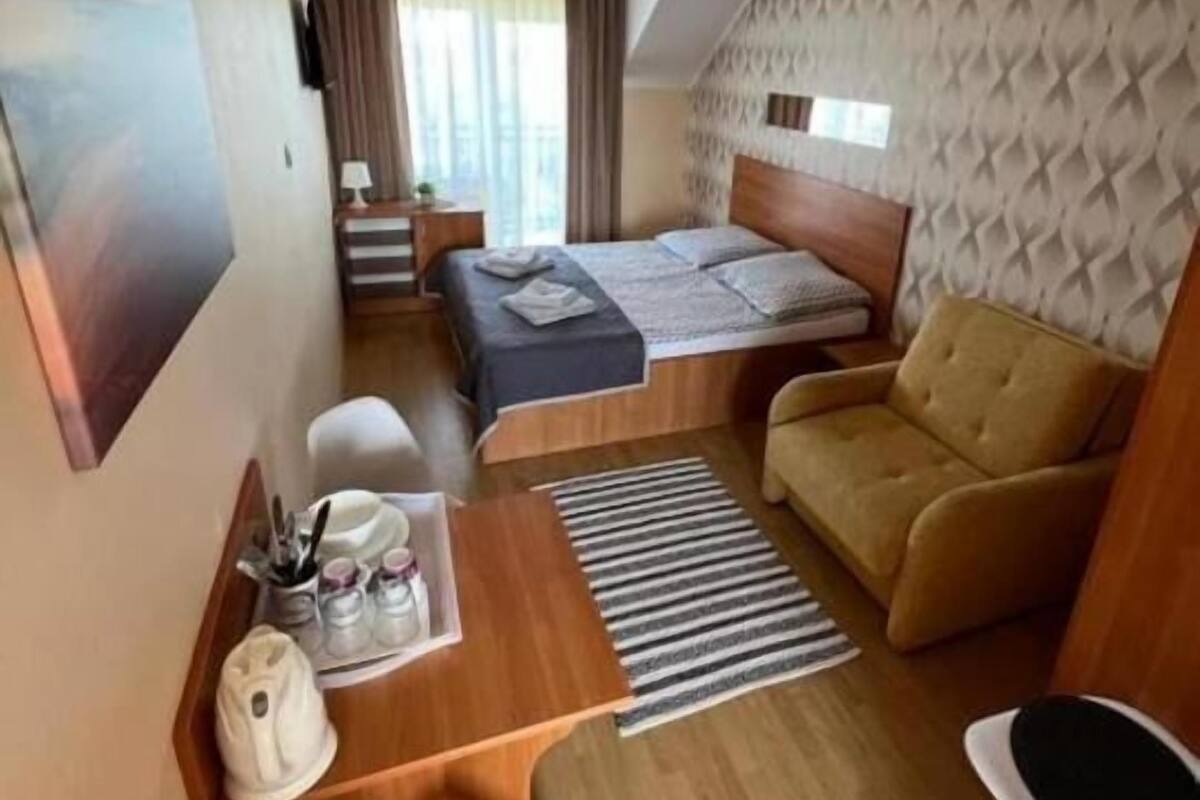 Kolmen hengen classic-huone, parveke, osittainen merinäköala