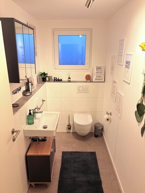 Bathroom - Vrbo Property (Vaihingen an der Enz)
