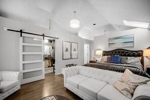 Room - Marvelous 3-bedroom house with AC in vibrant Chicago (Chicago)