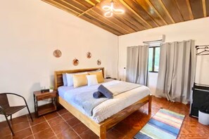 4 bedrooms, free WiFi, bed sheets, wheelchair access - New! Two Villas- King & Dbl beds, Hot Water, Air Conditioning, River (La Fortuna)