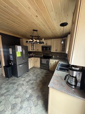 Private kitchen - Cabin in Shawnee National Forest (Eddyville)