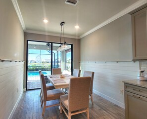 Dining - Charming 3-bedroom Lakeside Retreat with the pool. (Fort Myers)
