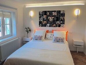 Room - 60m² for 2 people, panoramic views, private park and woodland, pets welcome. (Simiane-la-Rotonde)