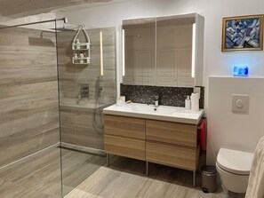 Bathroom - 60m² for 2 people, panoramic views, private park and woodland, pets welcome. (Simiane-la-Rotonde)