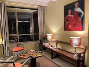 Interior - 60m² for 2 people, panoramic views, private park and woodland, pets welcome. (Simiane-la-Rotonde)