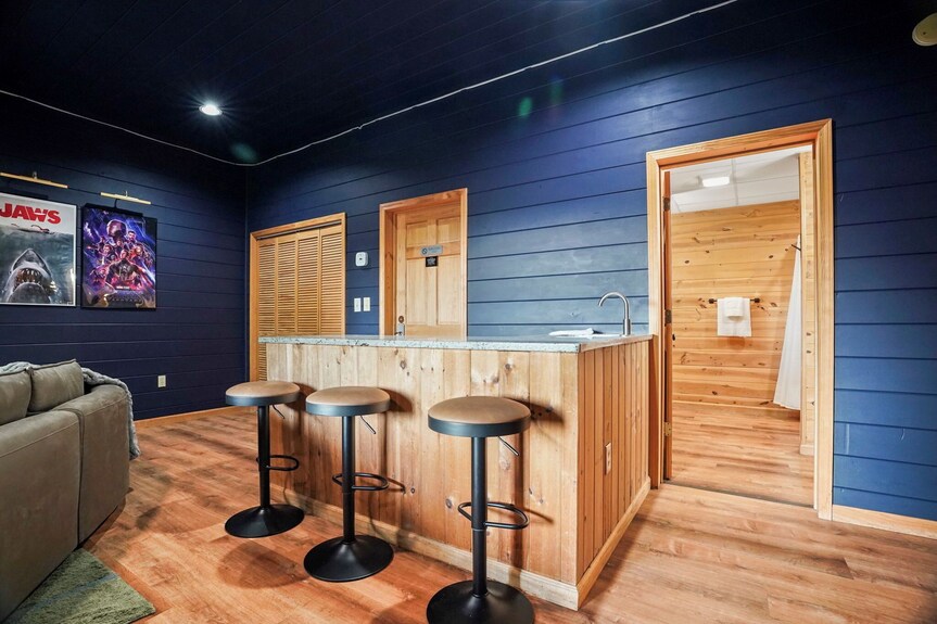 Pine & Peak - Views - 2 Masters - Hottub - Stargazing Net - Movie Room - Playset - Blue Ridge, GA