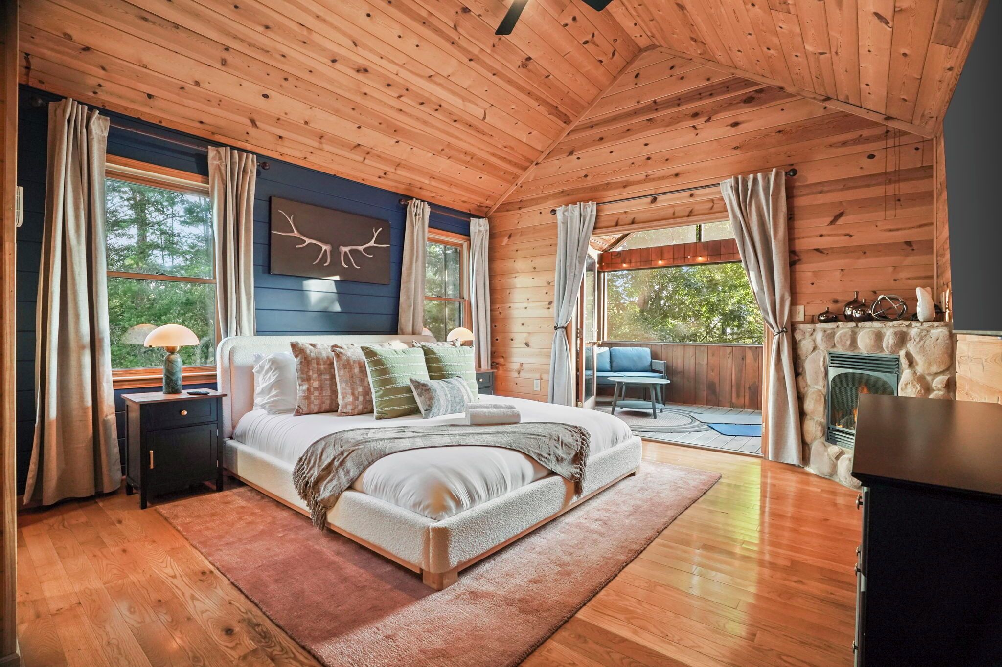 4 bedrooms, desk, iron/ironing board, WiFi