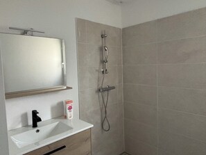 Bathroom - Vacation home rental (Fréhel)