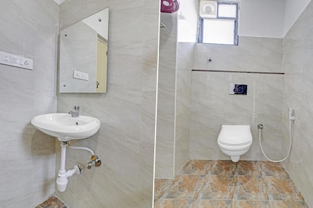 Shower, towels, soap, shampoo. The Blooms Stay Inn