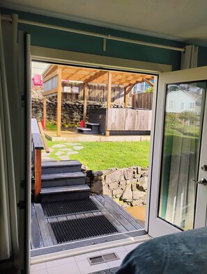 Interior - Private hot tub, pet friendly, house in historic Nelscott neighborhood. (Lincoln City)