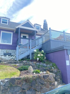 Exterior - Private hot tub, pet friendly, house in historic Nelscott neighborhood. (Lincoln City)