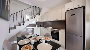 Luxury Duplex, Sea View | Private kitchen
