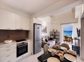 Luxury Duplex, Sea View | Private kitchen