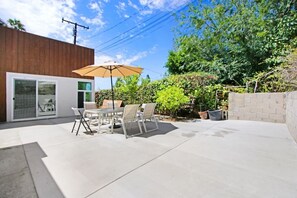 Outdoor dining - CalKing Suite#Metro/APU (Azusa)