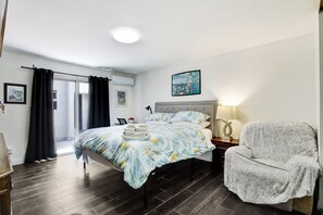 1 slaapkamer, een strijkplank/strijkijzer, wifi, beddengoed