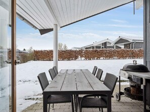 House | Outdoor dining