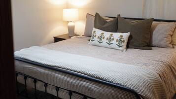 5 slaapkamers, een strijkplank/strijkijzer, wifi, beddengoed