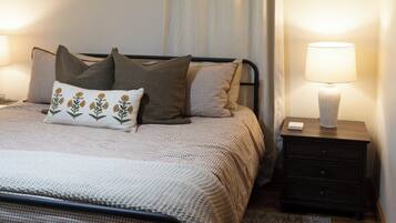 Iron/ironing board, WiFi, bed sheets