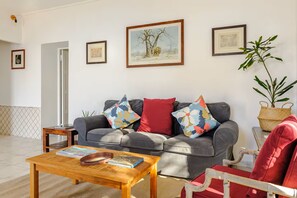 Living area - Breathe in the sea experience relaxation stay at Villa Le Forbici right by the sea (Toscana)