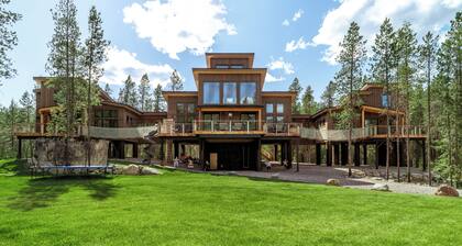 Luxury treehouse near Glacier National Park.
