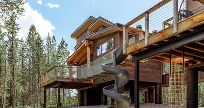 Luxury treehouse near Glacier National Park.