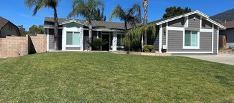 Family-Friendly Little Mountain Retreat Near Mountains, Beaches, and Events.