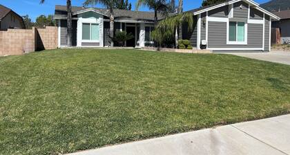 Family-Friendly Little Mountain Retreat Near Mountains, Beaches, and Events.