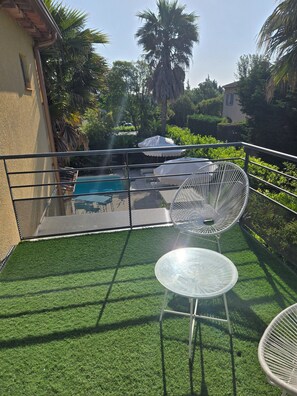Habitació doble superior, bany privat, vistes a la piscina (La Saint-Raphaël) | Àrea exterior de l'allotjament