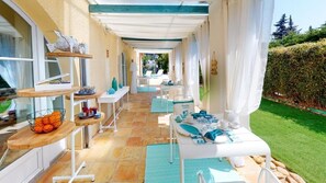 Outdoor dining - La  parenthèse de Villepey (Fréjus)