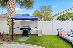 Terrace/patio - 3BR Pool & Hot Tub Retreat | Good Morning Rentals (Jacksonville Beach)