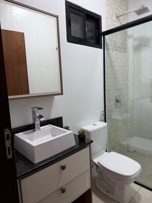 Shower, hair dryer, towels, toilet paper - Moonlight Iguazu Apart (Puerto Iguazú)