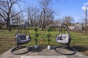 Property grounds - TVs in every Bedroom,King Beds,Fenced Yard (Shawnee)