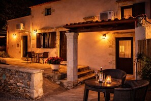 Outdoor dining - Stone Villa with Garden & Balcony | Kalisto Residence (Litsarda)